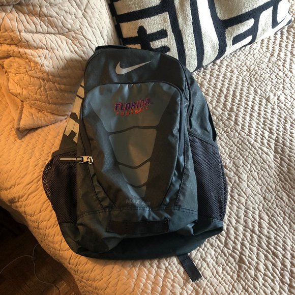 graf lantz mini backpack Merino Wool and Leather Bedford in Dark Gray and Black minimal styling with premium backpacktraining Available For Purchase For Model:8ft Medium